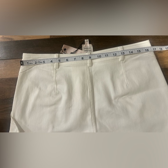 Cinq a Sept Yuna Stretch Denim Shorts - Picture 5 of 11